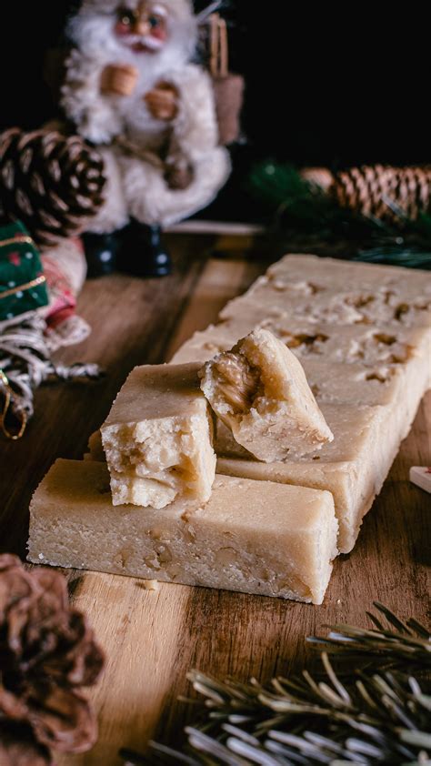 Turrón de nata y nueces sin azúcar en un plato