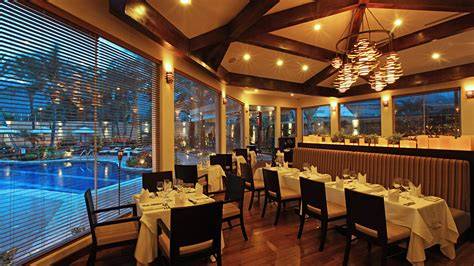Restaurante del Hotel Mardol con opciones de comida regional