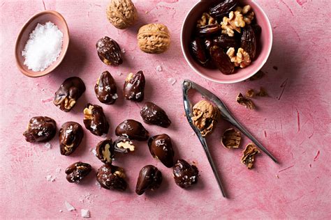 Chocolate a la taza con dátiles y frutos secos