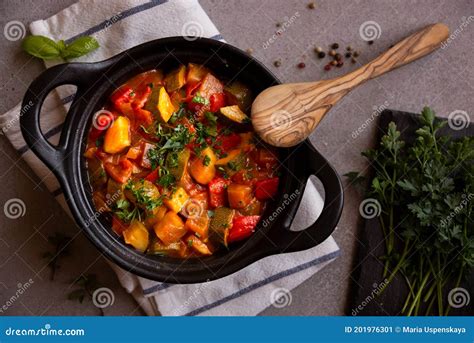 Verduras cocidas en una olla