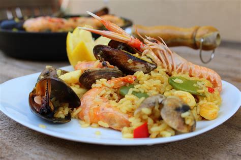 Preparación de mariscos para paella