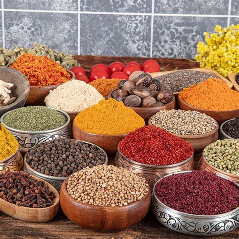 Especias y vegetales frescos utilizados en la receta