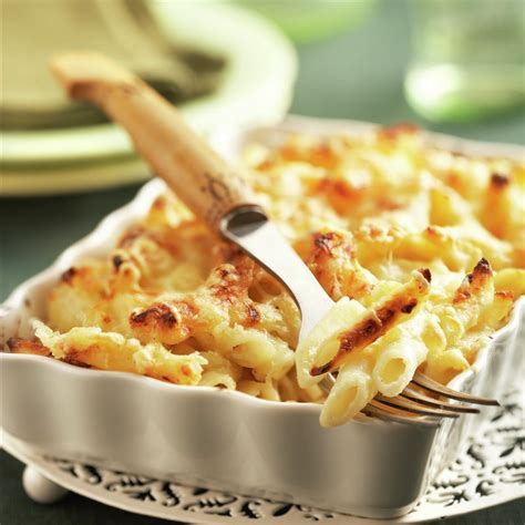 Macarrones con queso gratinado en el horno