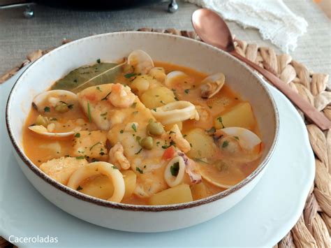 Plato de cazuela de mariscos con patatas
