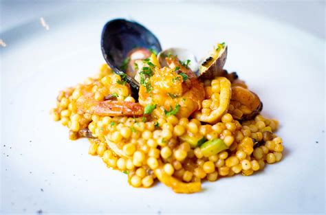 Plato de fregola sarda con marisco