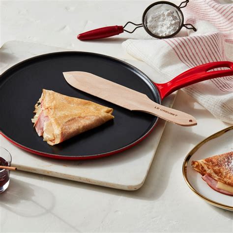 Sartén crepera Le Creuset en uso