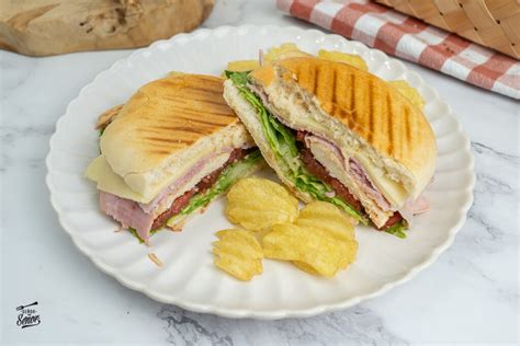 Esquema de capas de un bocadillo campero
