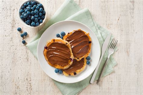 Tarta de tortitas con Nutella y frutas