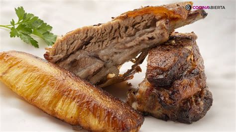 Asado de ternera entera en asador móvil