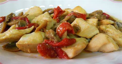 Pechugas de pollo con pimientos al vino blanco