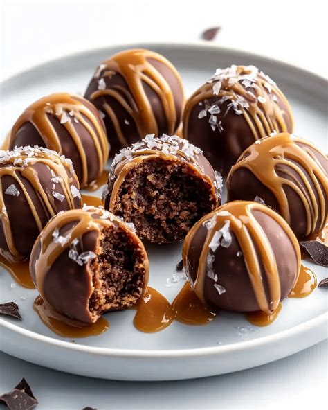 Bolas de chocolate y mantequilla de maní en una bandeja