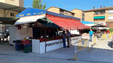Puestos de venta de pimientos en Puente la Reina