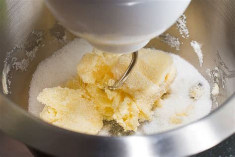 Proceso de mezcla de mantequilla y azúcar