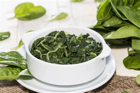 Comparativa de nutrientes en espinacas hervidas vs. al vapor