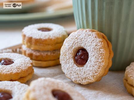 Galletas ojo de buey rellenas de mermelada