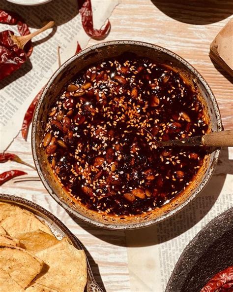 Salsa de chiles secos en un tazón