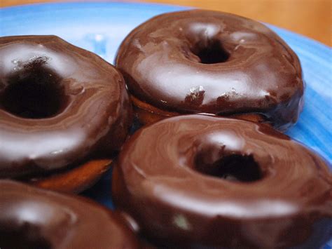 Donuts keto con glaseado de chocolate