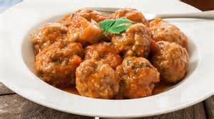 Albóndigas crudas y doradas antes de añadir la salsa