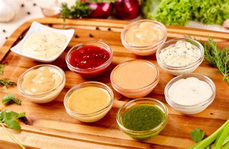 Variedad de salsas para verduras y legumbres