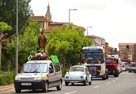 Procesión de San Cristóbal con camiones y vehículos bendecidos