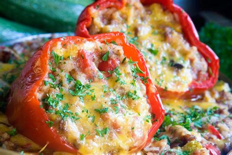 Variedad de pimientos rellenos