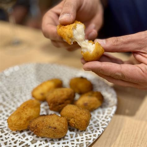 Croquetas en una taberna madrileña