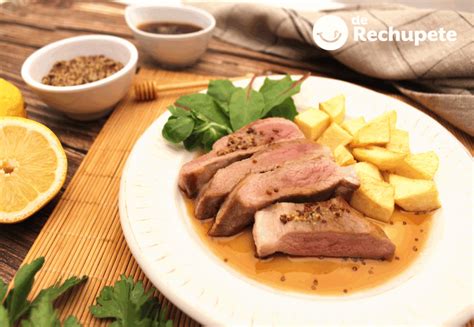 Secreto ibérico con salsa de naranja, miel y mostaza