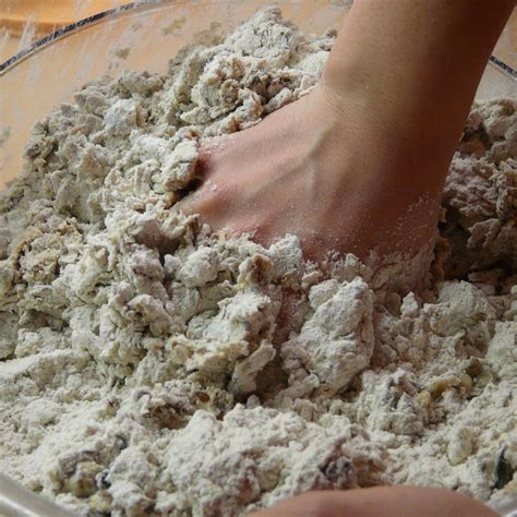 Proceso de mezclado de ingredientes para el bizcocho de espelta